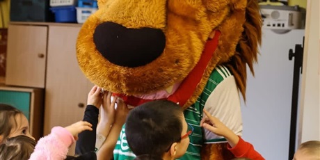 Powiększ grafikę: Odwiedziny piłkarzy Lechii Gdańsk